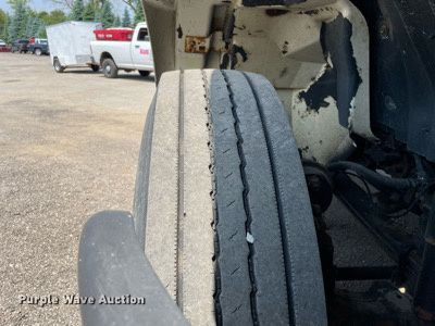 image for item DS8911 2013 International DuraStar 4300  spreader truck