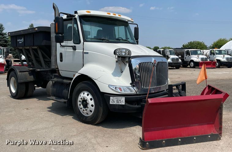 image for item DS8912 2012 International TranStar 8600  spreader truck