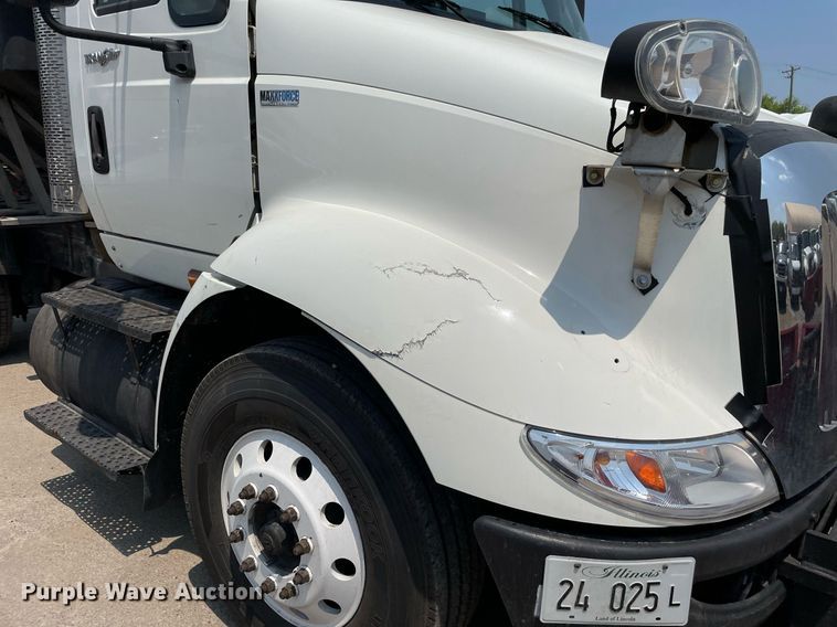 image for item DS8912 2012 International TranStar 8600  spreader truck