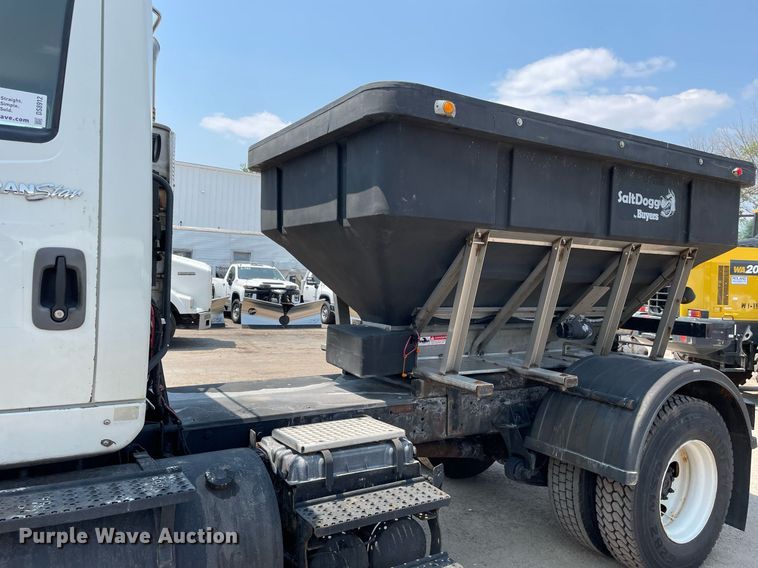 image for item DS8912 2012 International TranStar 8600  spreader truck