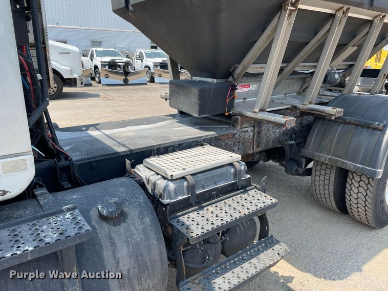 image for item DS8912 2012 International TranStar 8600  spreader truck