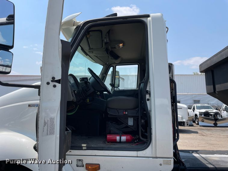 image for item DS8912 2012 International TranStar 8600  spreader truck