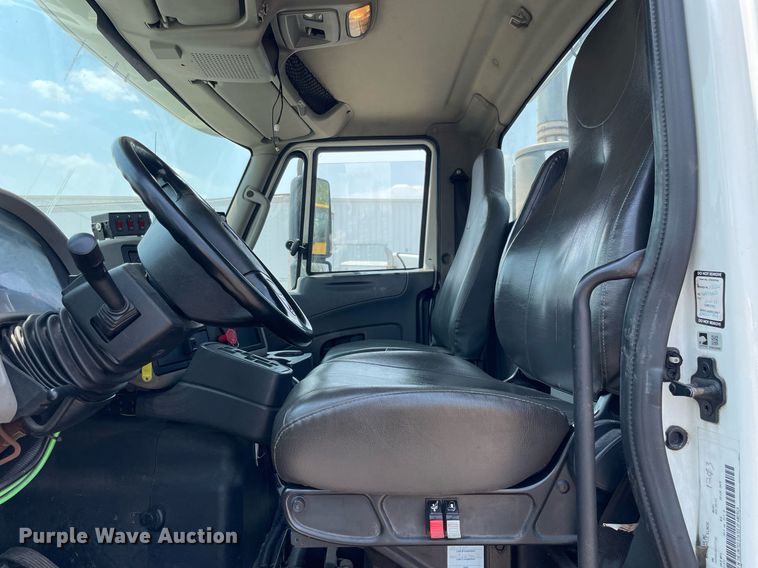 image for item DS8912 2012 International TranStar 8600  spreader truck