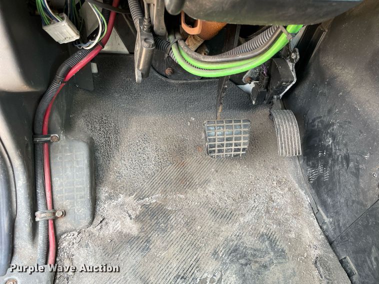 image for item DS8912 2012 International TranStar 8600  spreader truck