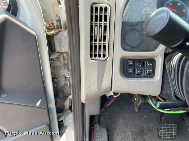 image for item DS8912 2012 International TranStar 8600  spreader truck