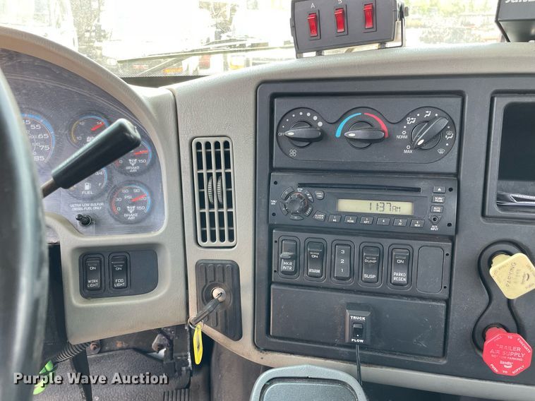 image for item DS8912 2012 International TranStar 8600  spreader truck