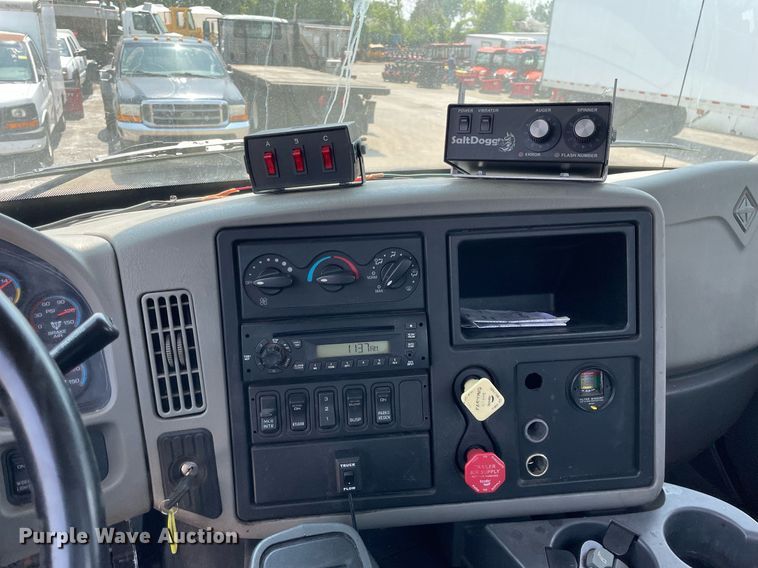 image for item DS8912 2012 International TranStar 8600  spreader truck