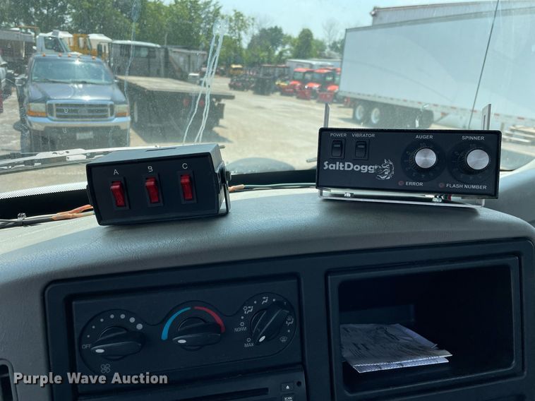 image for item DS8912 2012 International TranStar 8600  spreader truck