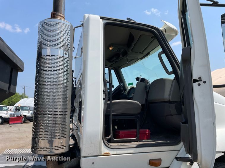 image for item DS8912 2012 International TranStar 8600  spreader truck