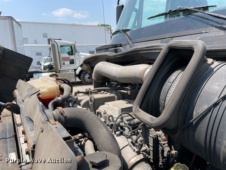 image for item DS8912 2012 International TranStar 8600  spreader truck