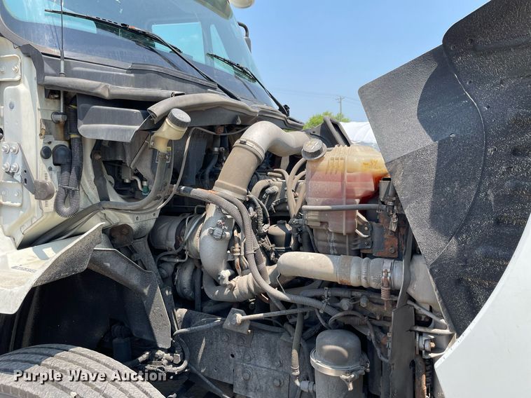 image for item DS8912 2012 International TranStar 8600  spreader truck