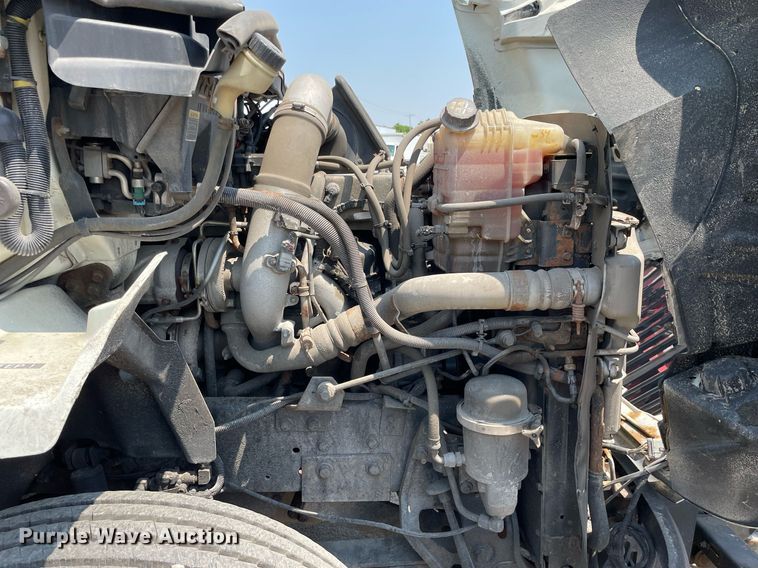 image for item DS8912 2012 International TranStar 8600  spreader truck