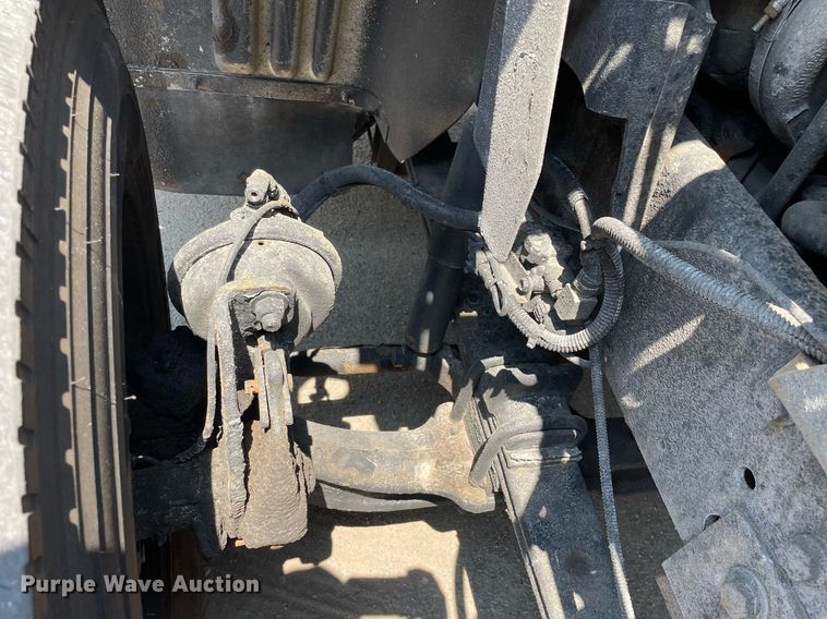 image for item DS8912 2012 International TranStar 8600  spreader truck