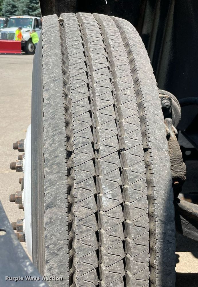 image for item DS8912 2012 International TranStar 8600  spreader truck