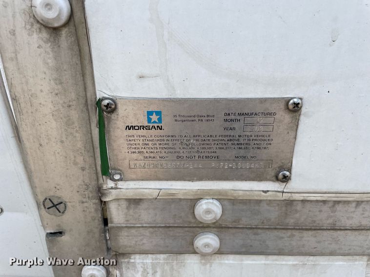 image for item DS8913 2004 GMC Savana G3500  box truck