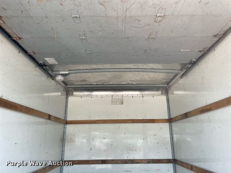 image for item DS8913 2004 GMC Savana G3500  box truck