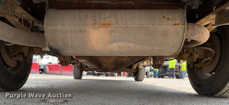 image for item DS8913 2004 GMC Savana G3500  box truck