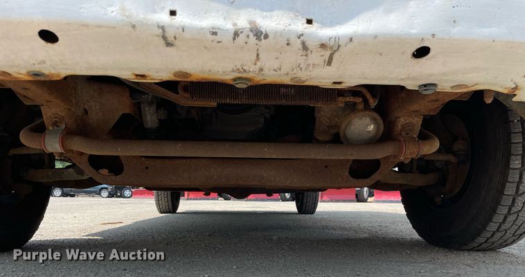 image for item DS8913 2004 GMC Savana G3500  box truck