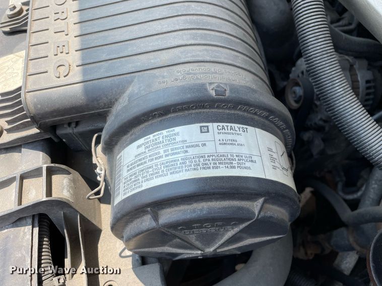 image for item DS8913 2004 GMC Savana G3500  box truck