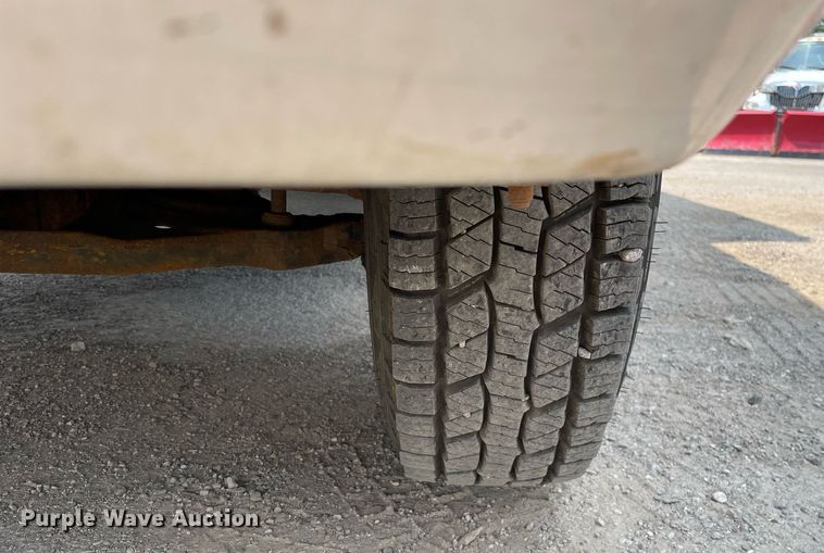 image for item DS8913 2004 GMC Savana G3500  box truck