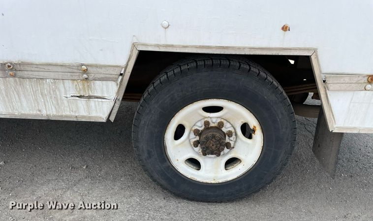 image for item DS8913 2004 GMC Savana G3500  box truck