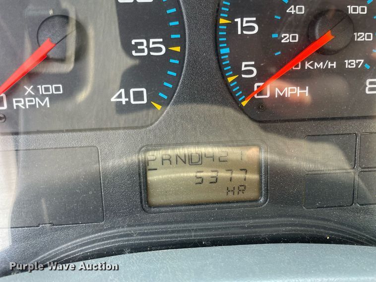 image for item DS8914 2005 International 4300  de-icer truck