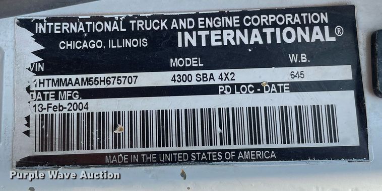 image for item DS8914 2005 International 4300  de-icer truck