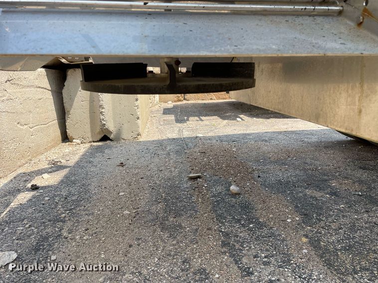 image for item DS8915 2004 International 4300  spreader truck