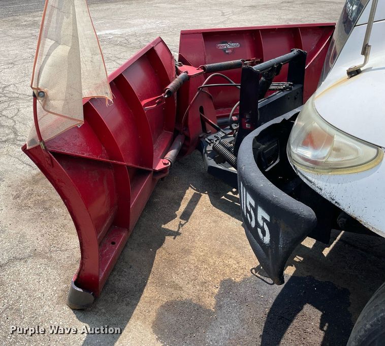 image for item DS8915 2004 International 4300  spreader truck