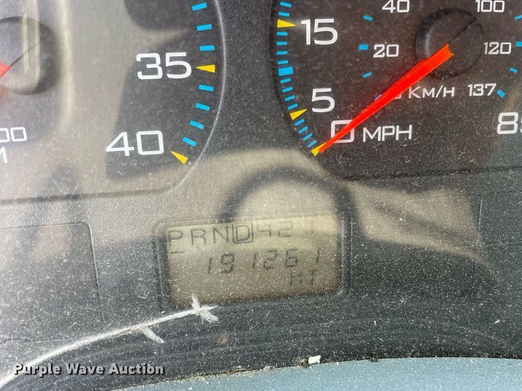 image for item DS8915 2004 International 4300  spreader truck