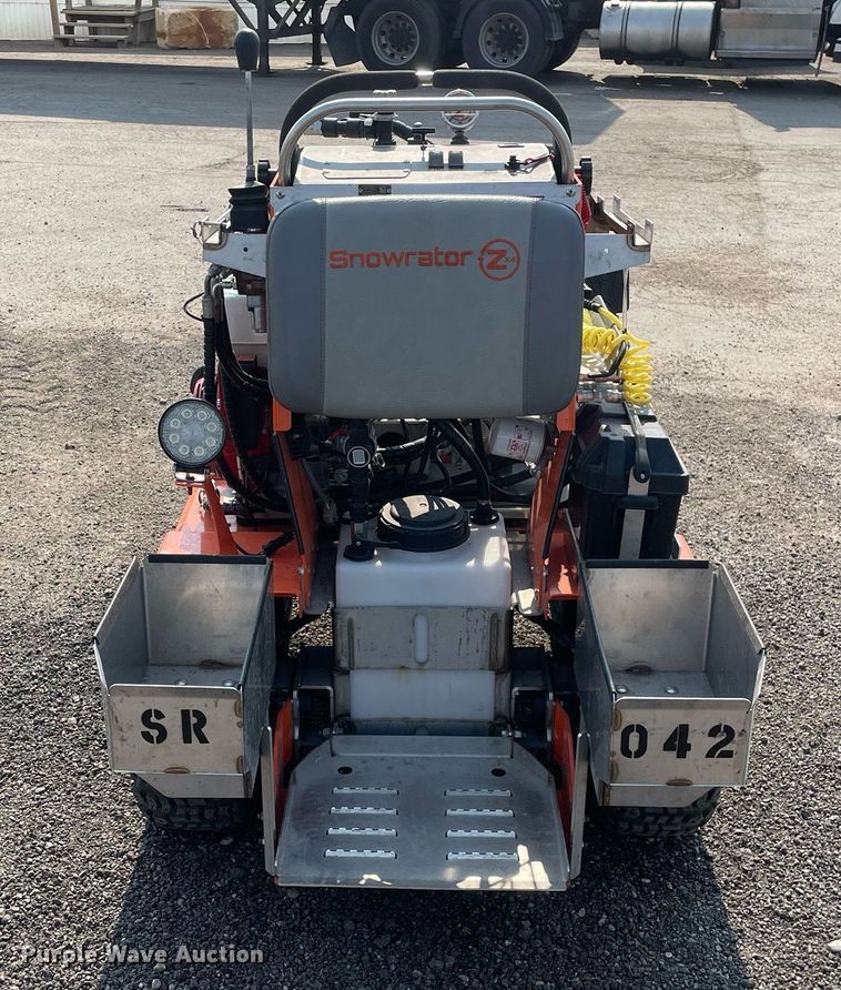 image for item DS8917 2021 Snowrator ZX4