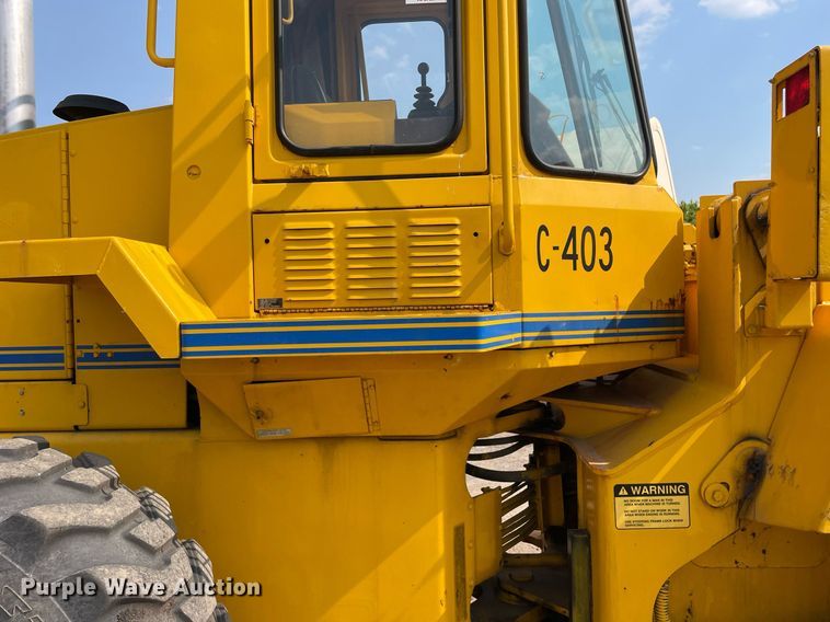 image for item DS8918 1994 Case 621B  wheel loader