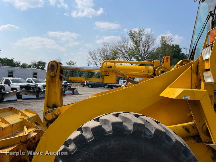 image for item DS8918 1994 Case 621B  wheel loader