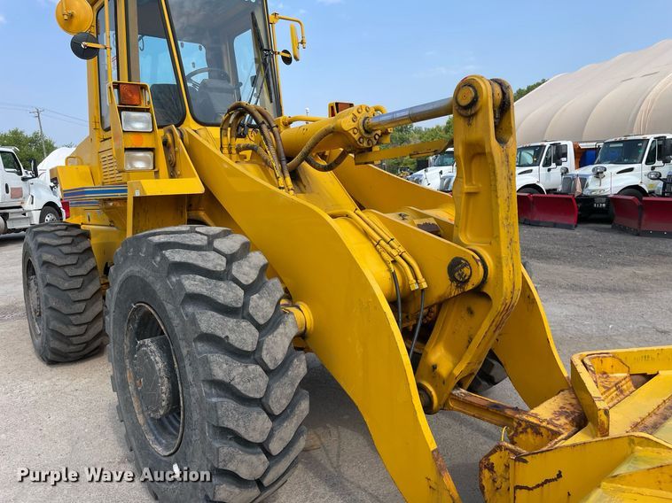 image for item DS8918 1994 Case 621B  wheel loader