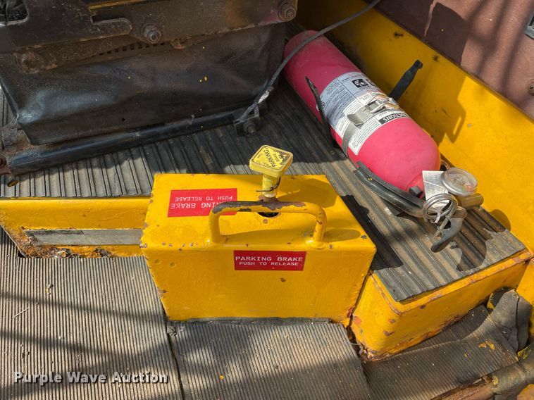 image for item DS8918 1994 Case 621B  wheel loader