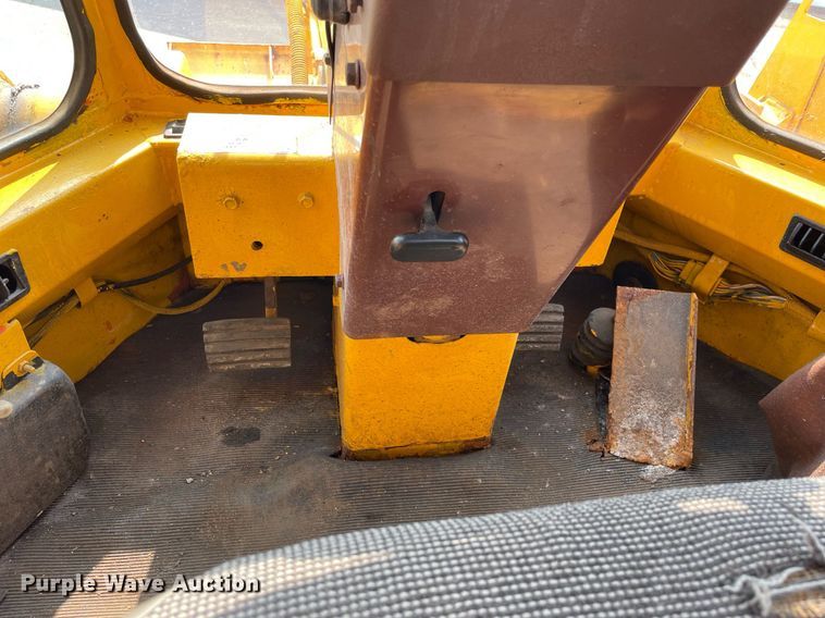 image for item DS8918 1994 Case 621B  wheel loader