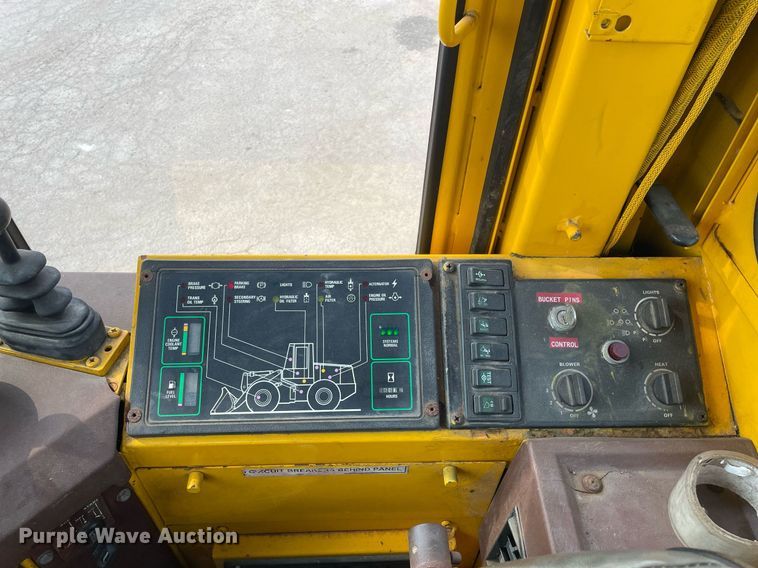 image for item DS8918 1994 Case 621B  wheel loader