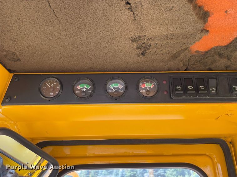 image for item DS8918 1994 Case 621B  wheel loader