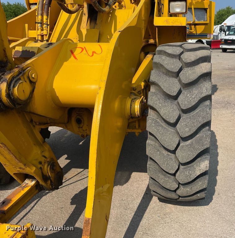 image for item DS8918 1994 Case 621B  wheel loader