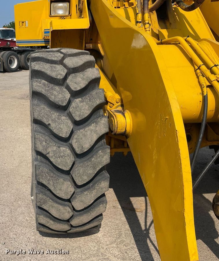 image for item DS8918 1994 Case 621B  wheel loader