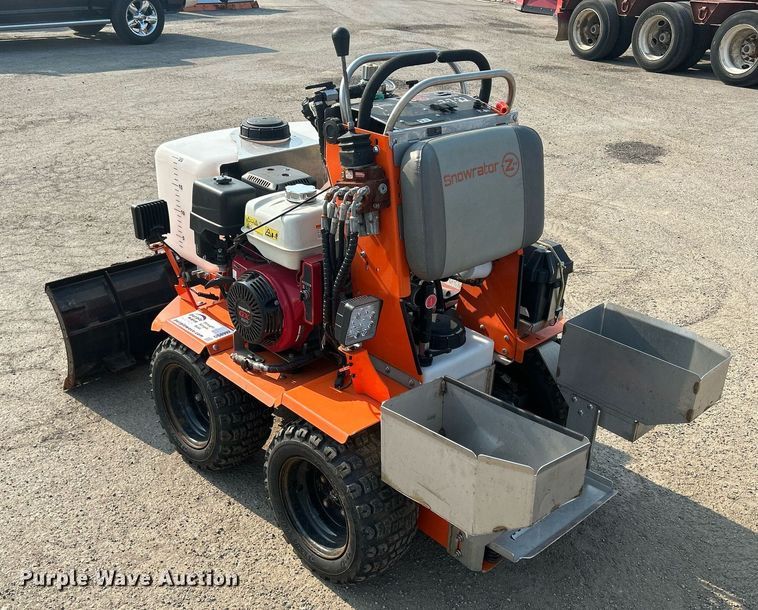 image for item DS8992 Snowrator ZX4