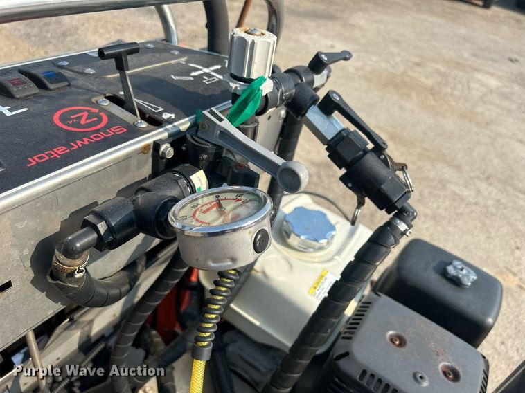 image for item DS8992 Snowrator ZX4