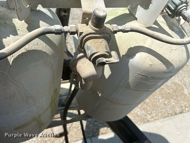 image for item DS8997 2001 Timberland  camper