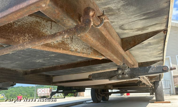 image for item DS8997 2001 Timberland  camper