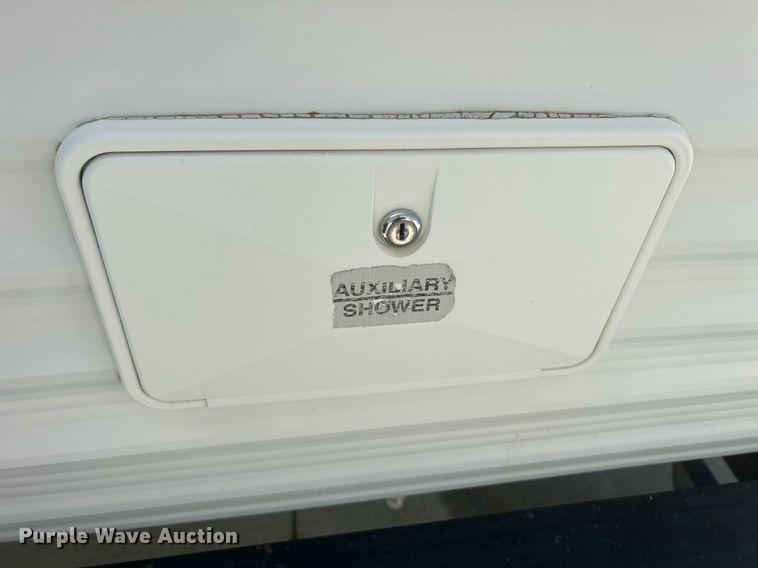 image for item DS8997 2001 Timberland  camper