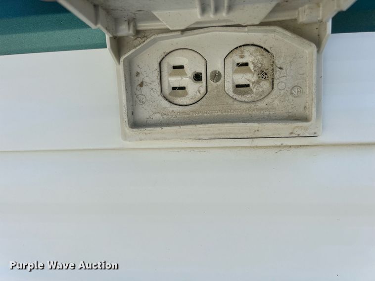 image for item DS8997 2001 Timberland  camper