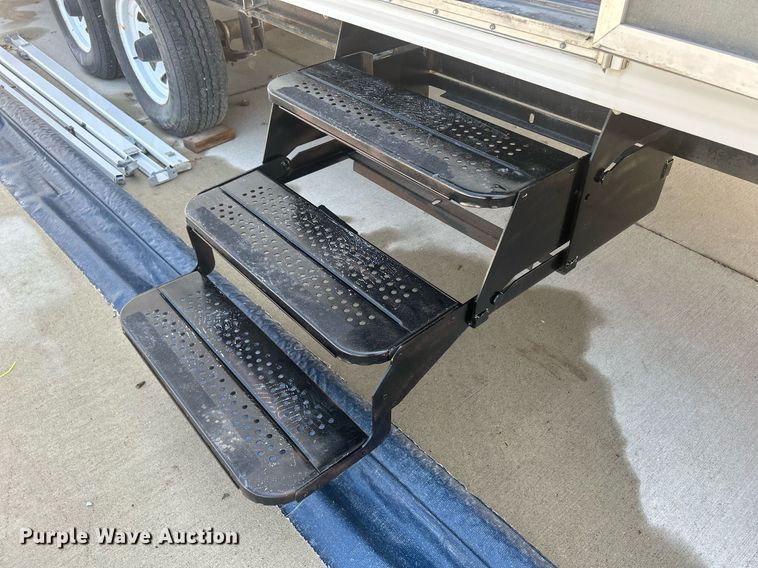 image for item DS8997 2001 Timberland  camper