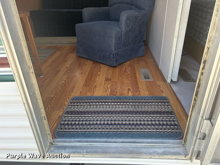 image for item DS8997 2001 Timberland  camper