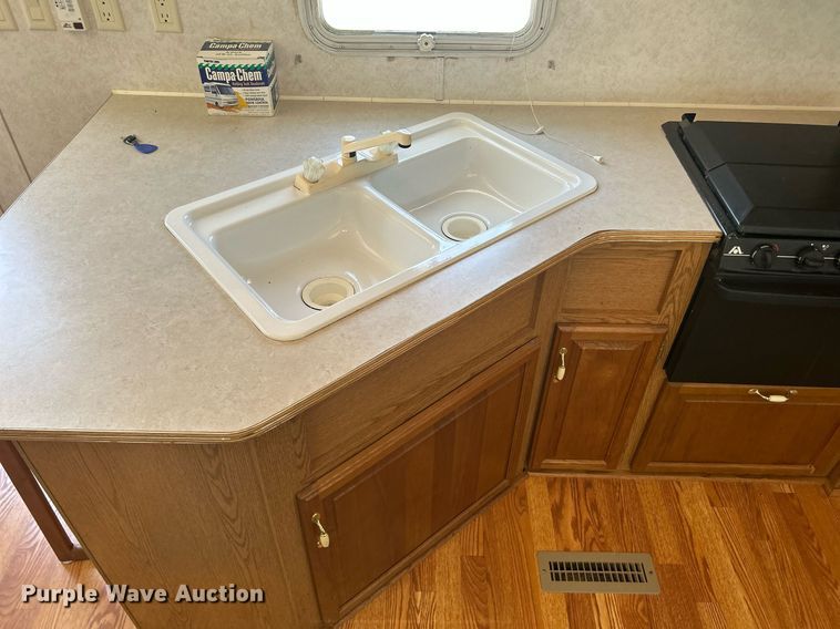 image for item DS8997 2001 Timberland  camper