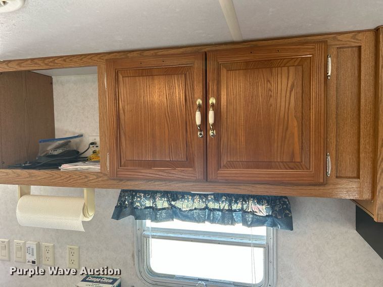 image for item DS8997 2001 Timberland  camper